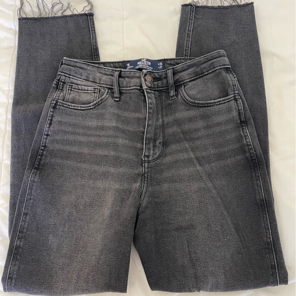 Hollister ultra hi-rise mom jeans size 1R